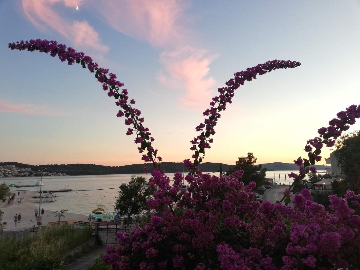 Apartman Simac Okrug Gornji Trogir Buitenkant foto