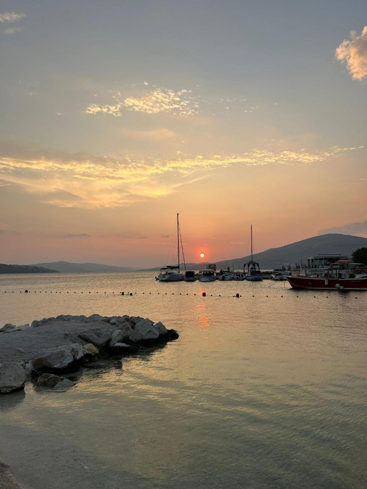 Apartman Simac Okrug Gornji Trogir Buitenkant foto