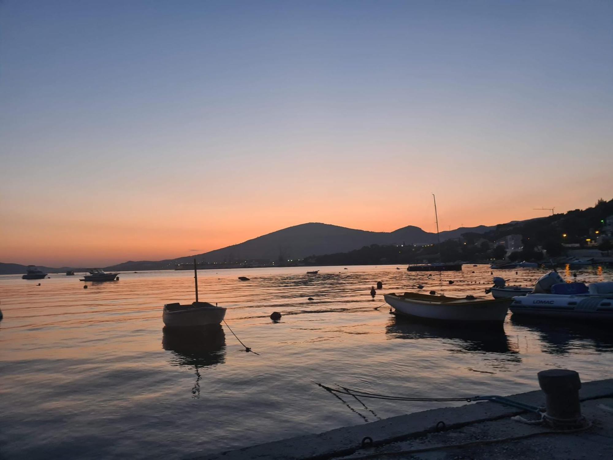 Apartman Simac Okrug Gornji Trogir Buitenkant foto